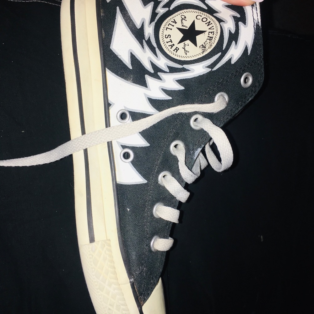 Converse High top size 7 woman’s